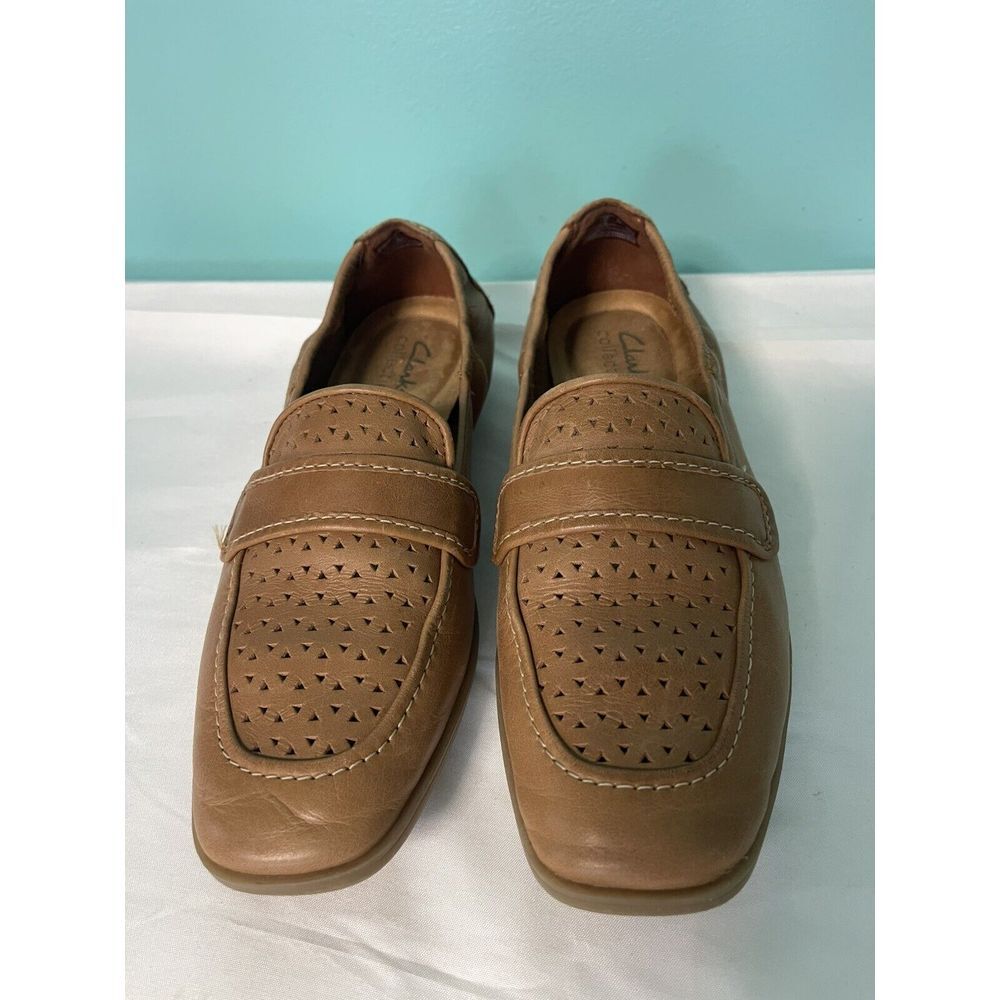 Clarks Womens Brown Perforated Leather Moccasin Loafers Size 6. S-319
